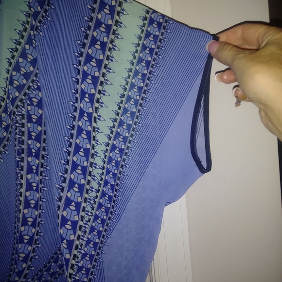 Bisou Bisou multi color top like new - Picture 2 of 5